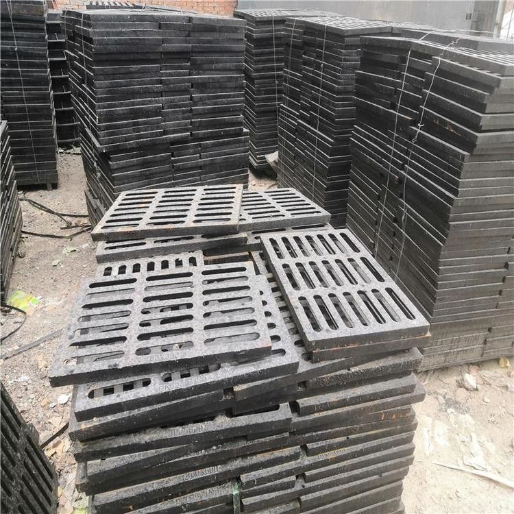 Customized Ductile Iron Manhole Cover From Casting Foundry AISI JIS DIN
